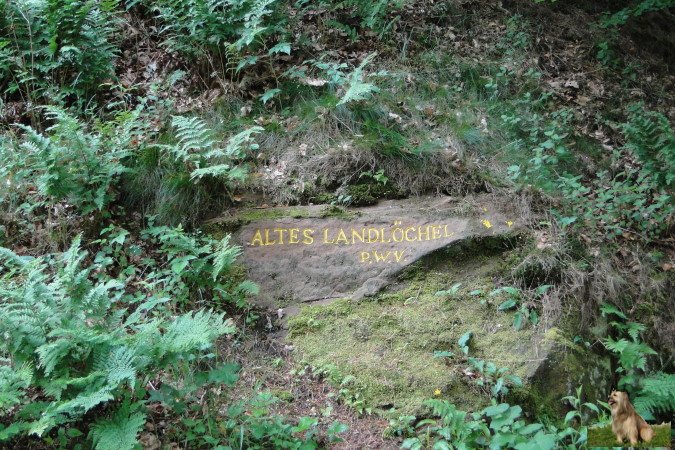 Ritterstein Nr. 032-2a Altes Landlöchel.JPG - Ritterstein Nr.32 Altes Landlöchel